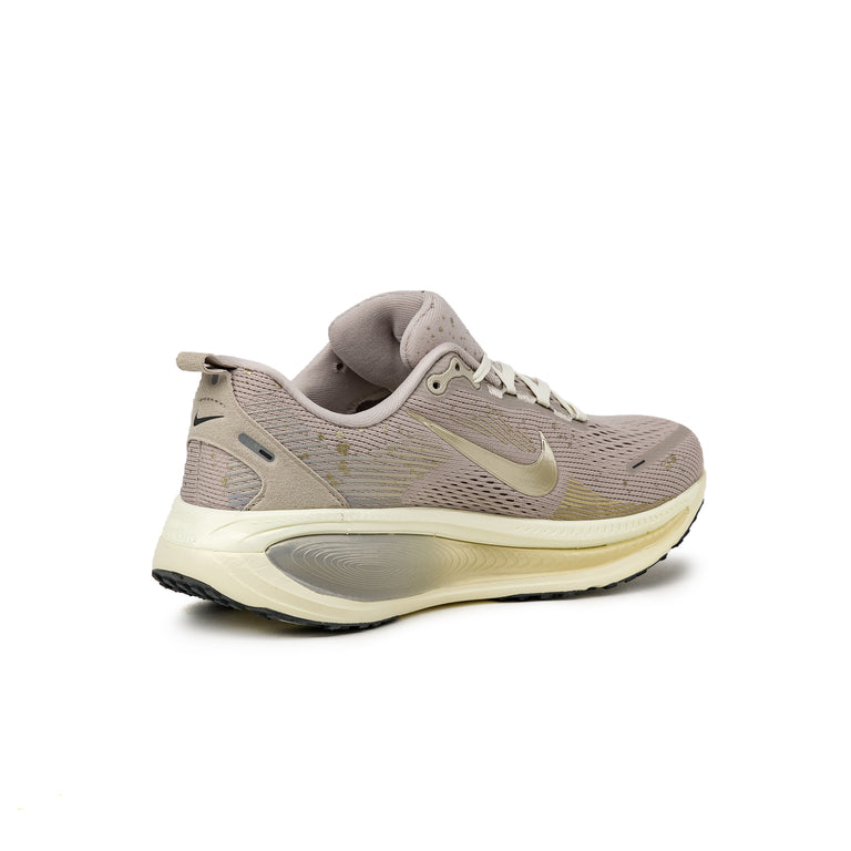 Nike Wmns Vomero 18 SE - 36 / Ceam II / Metallic Gold Grain / Coconut Milk - 3