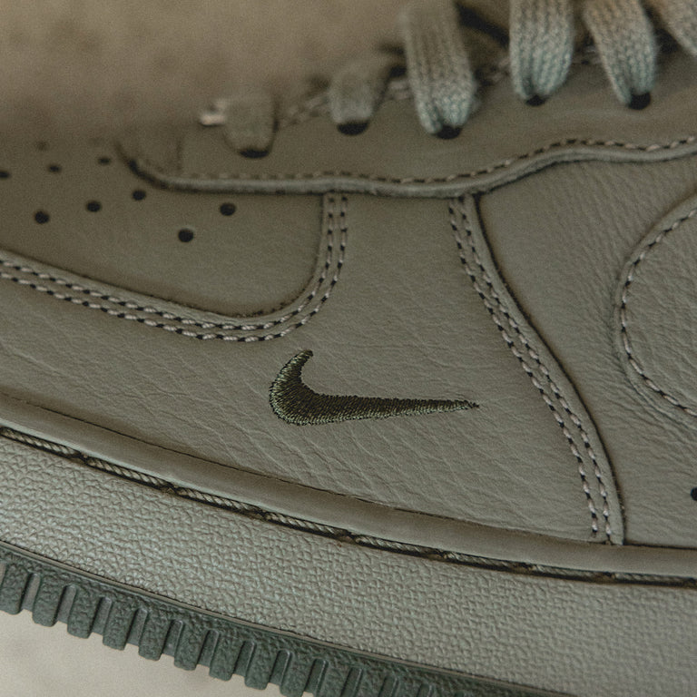 Nike Air Force 1 '07 LV8 onfeet