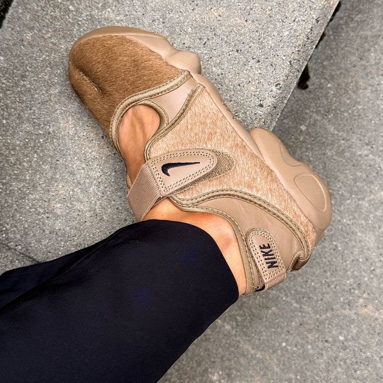 Nike Wmns Air Rift onfeet