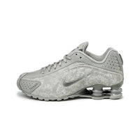 靴 Nike Wmns Shox R4 College Grey Nike Wmns Shox R4 Sneaker » Buy online now!
