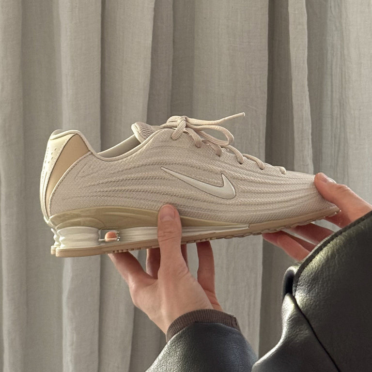 Nike Wmns Shox Z onfeet