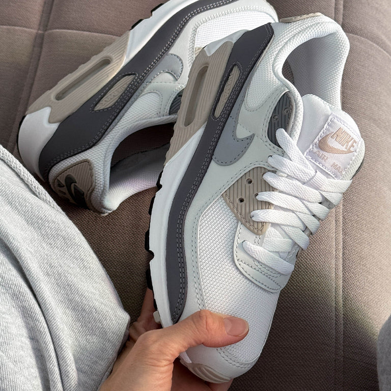 Nike Wmns Air Max 90 onfeet