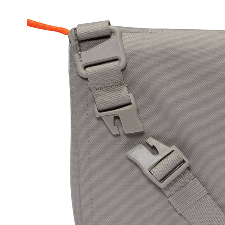 Nike	ACG "Daymax" Crossbody Bag (3L) - 4