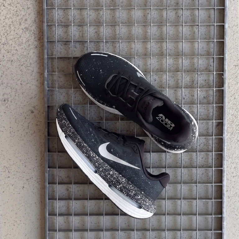Nike Wmns Vomero Premium QS onfeet