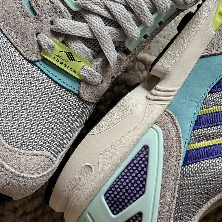 Adidas ZX 8000 onfeet