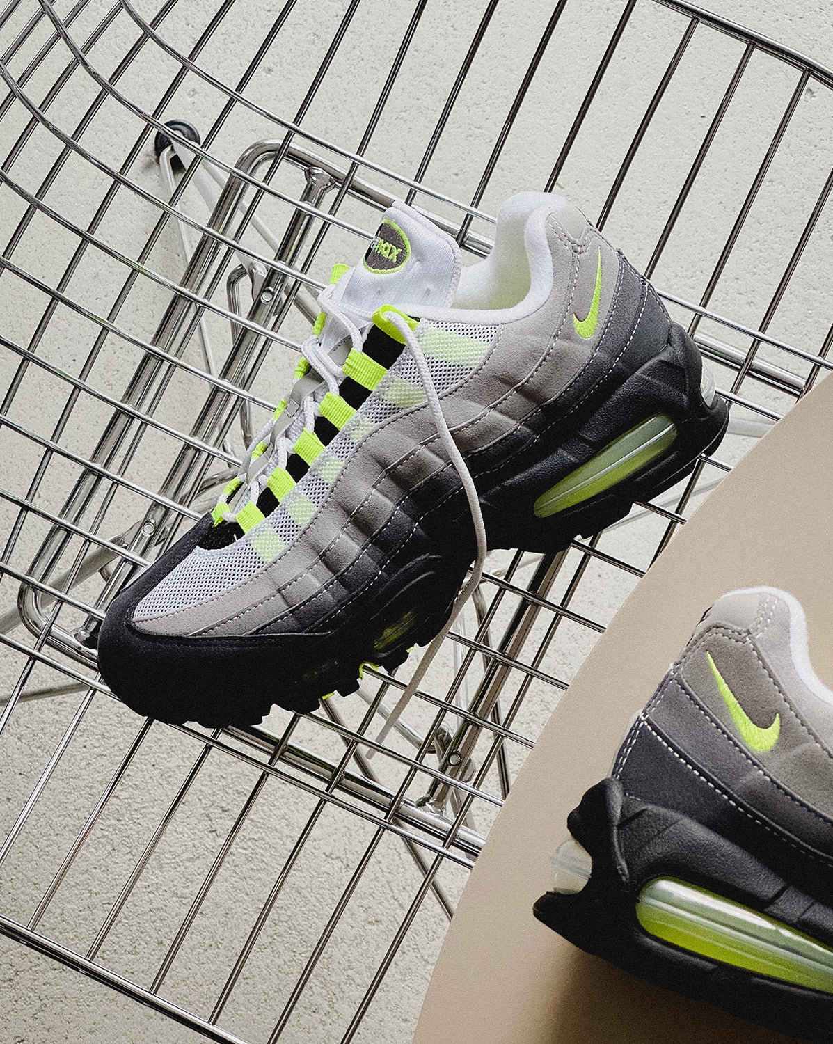 neon green air max 95