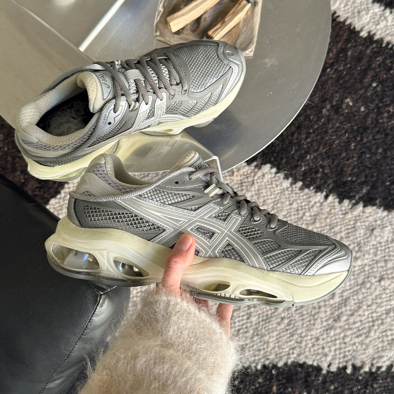 Asics GEL-Kinetic 2.0 onfeet
