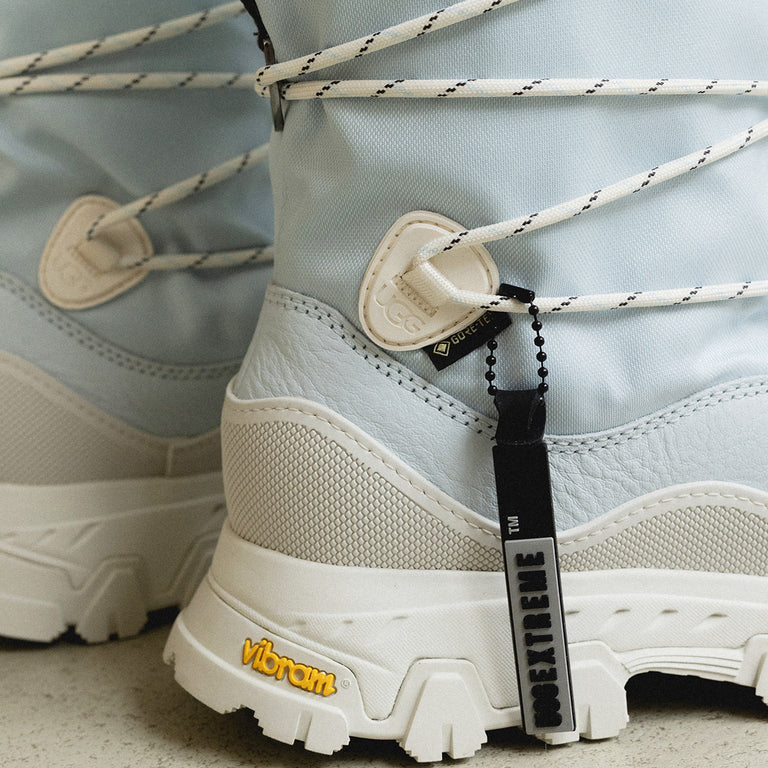 UGG Wmns MetroPeak Boot onfeet