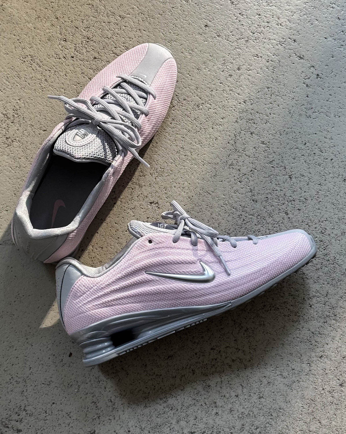 gray and pink nike shox