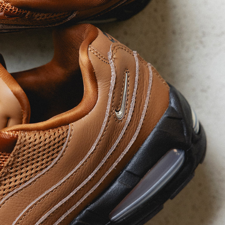Nike Wmns Air Max 95 *Big Bubble* *Jewel Swoosh* onfeet
