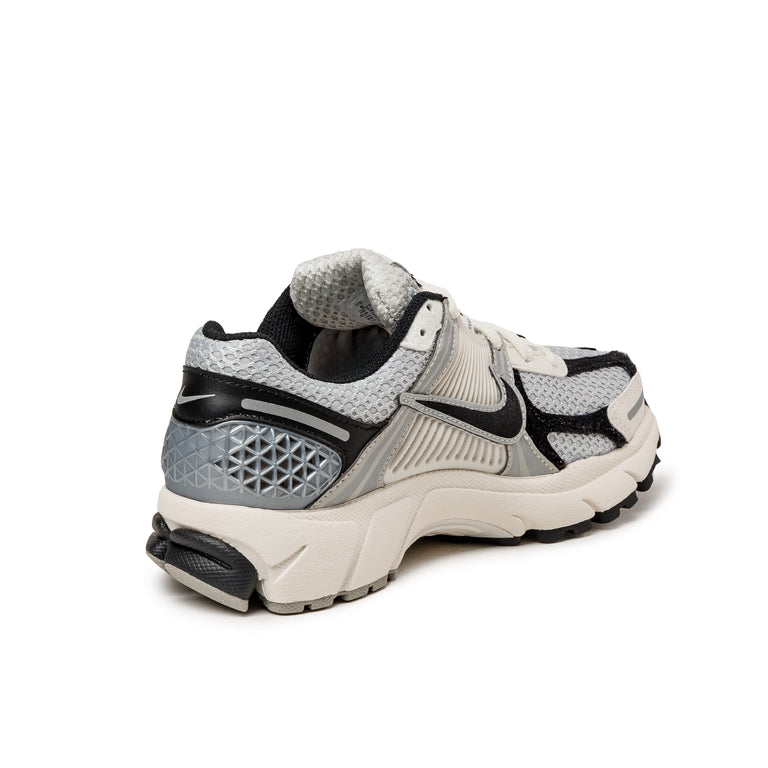 Nike Wmns Zoom Vomero 5
