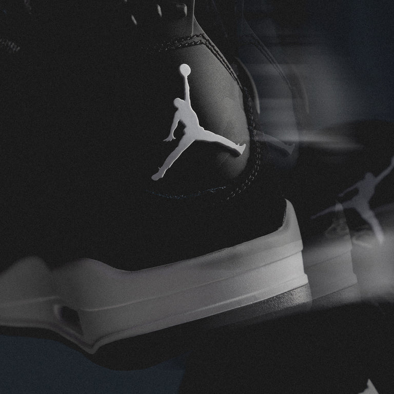 Nike Air Jordan 4 Retro *White Thunder* onfeet