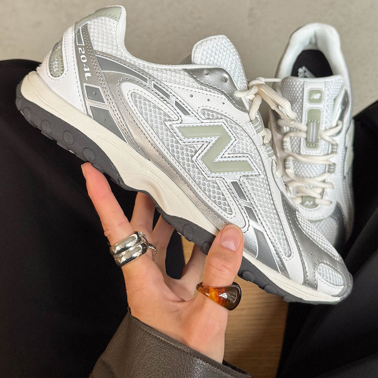 New Balance U204LSWB onfeet