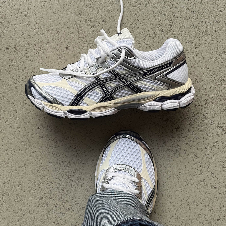 Asics GEL-Cumulus 16 onfeet