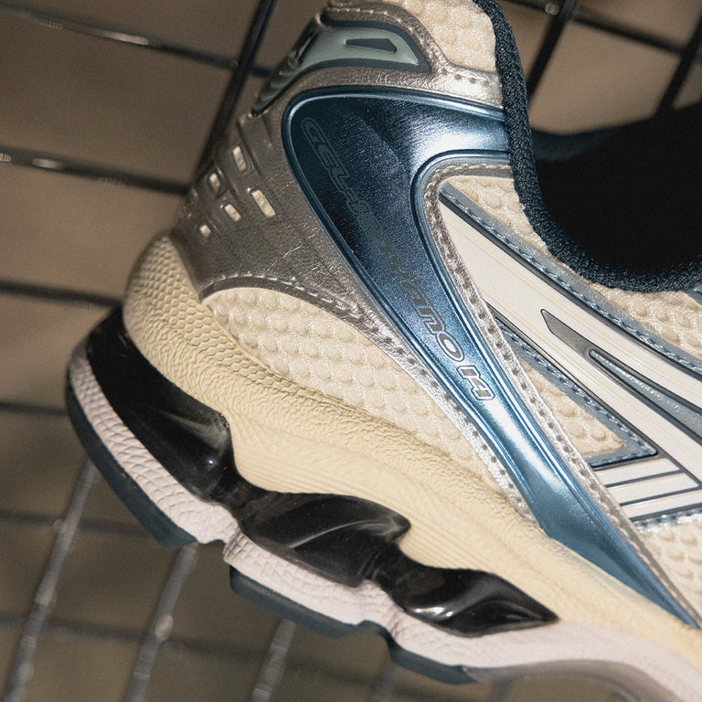 Asics GEL-Kayano 14 onfeet