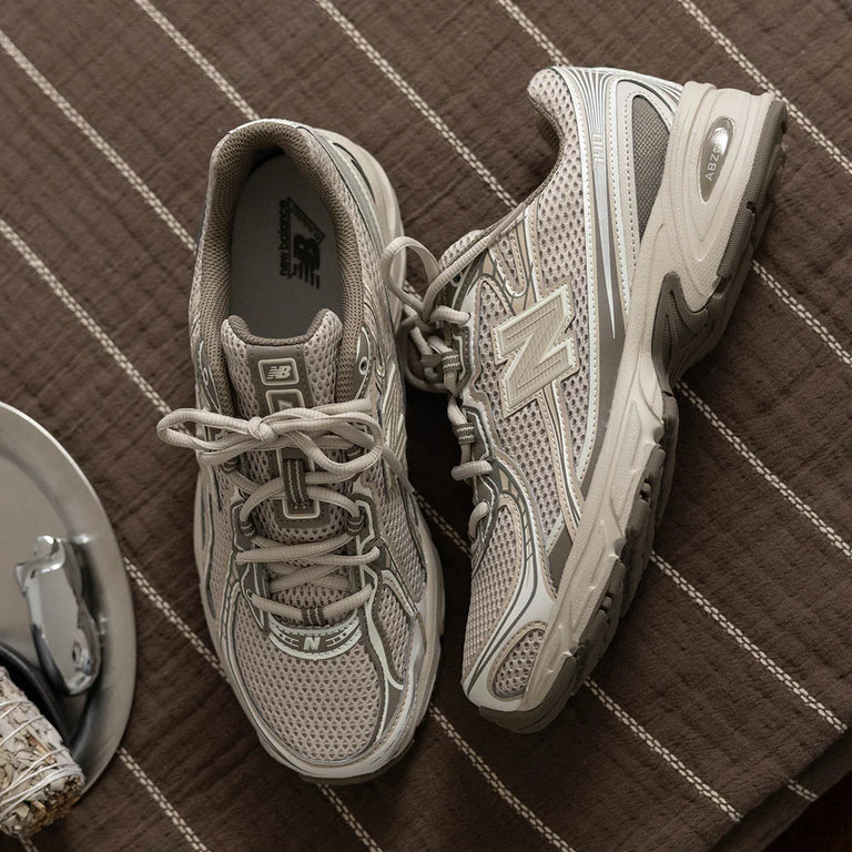 New Balance 740