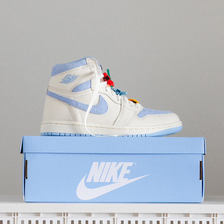 Nike Wmns Air Jordan 1 Retro High OG *Psychic Blue* onfeet