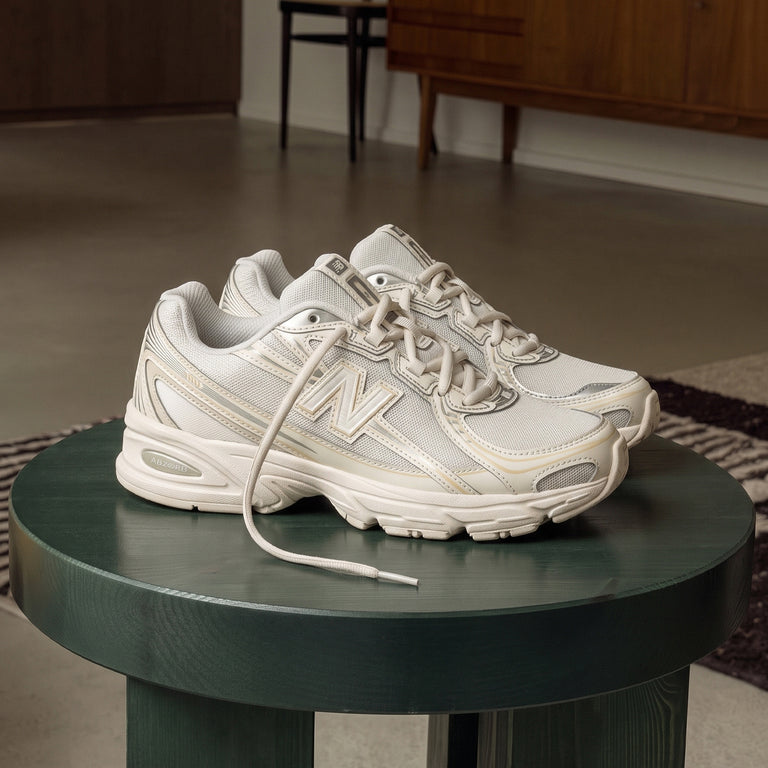 New Balance 740 onfeet