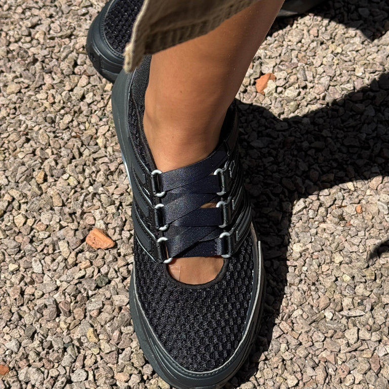 Adidas Adistar Control 5 Mary Jane onfeet