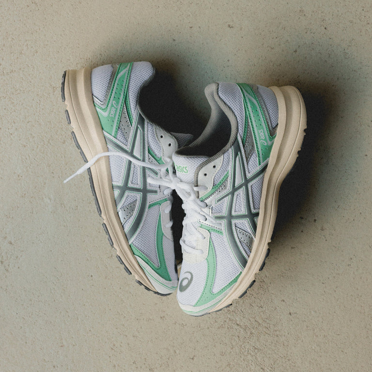 Asics JOG 100S onfeet