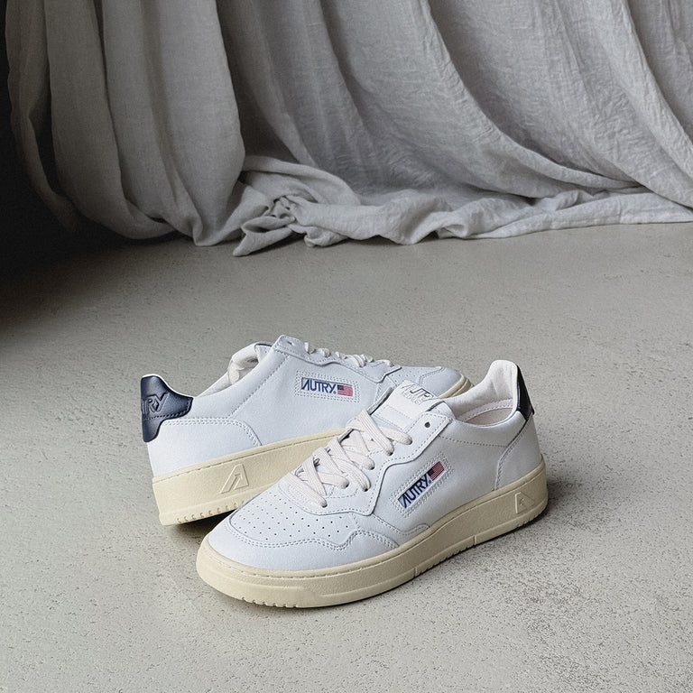 Autry Medalist onfeet