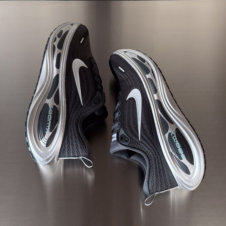 Nike Vomero Plus onfeet