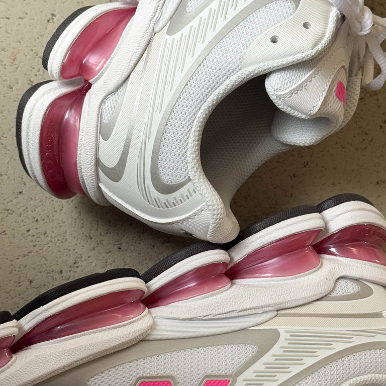 New Balance ABZORB 2000 onfeet