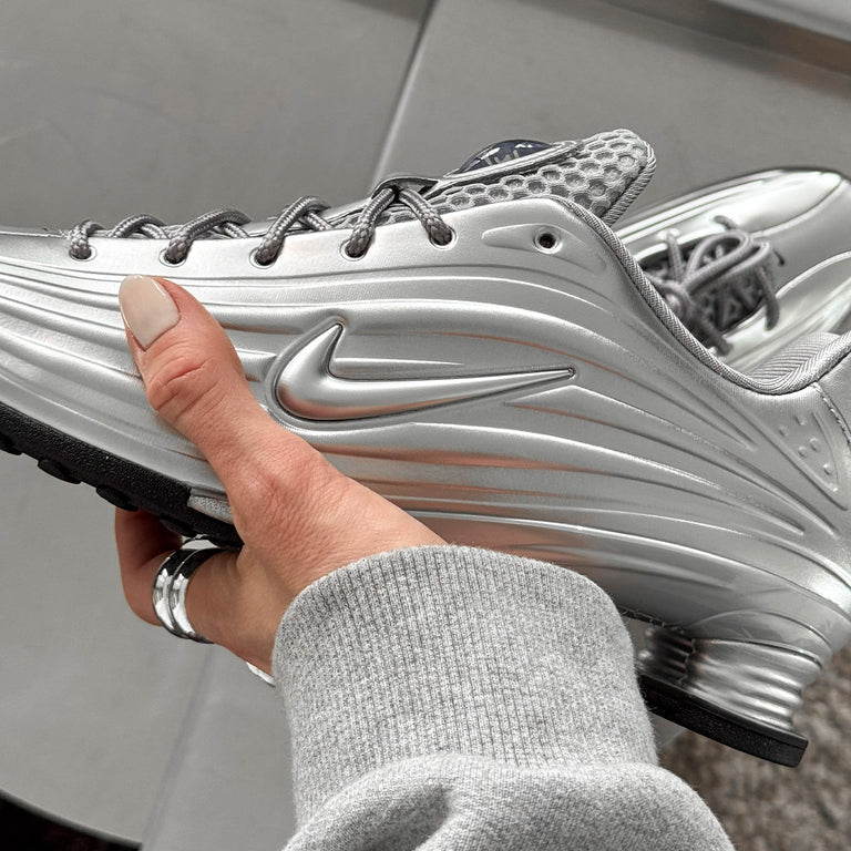 Nike Wmns Shox Z onfeet
