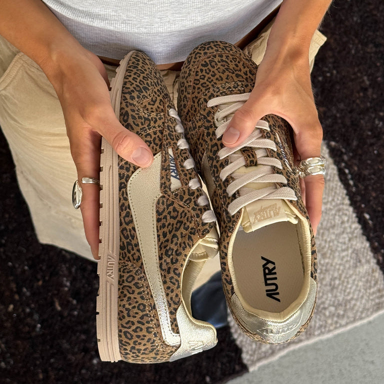 Autry Windspin W *Suede / Leopard* onfeet