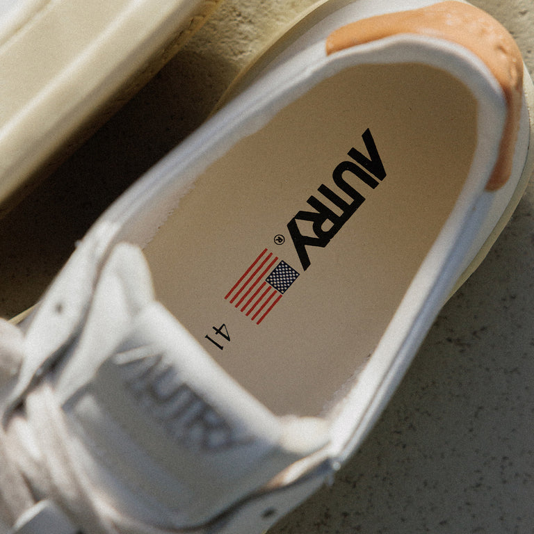 Autry Medalist onfeet