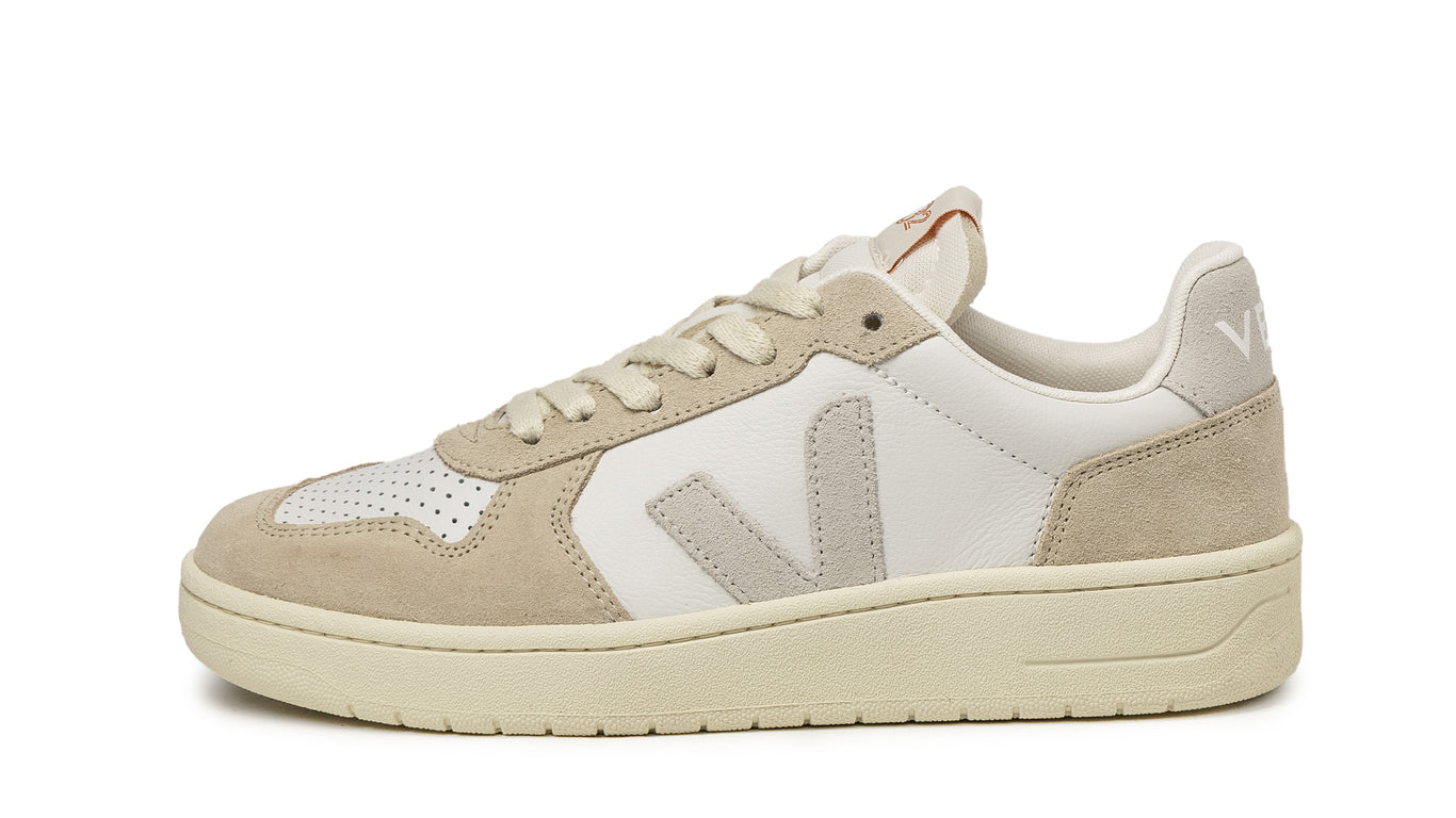 【送料&関税込】Veja V-82 Sneakers In White Suede And Leathe VEJA V-82 Leather W Sneaker » Buy online now!