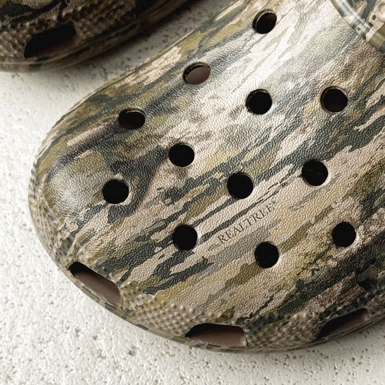 Crocs x Realtree Legacy Classic Clog onfeet