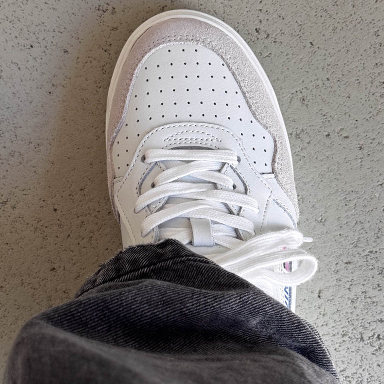 Autry Medalist *Leather / Suede* onfeet