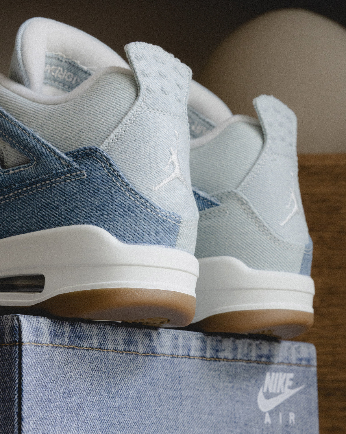 Nike Air Jordan 4 ホワイト/ブルー Air Jordan 4 Retro Shoes, Off White/Military Blue, Size 6.5
