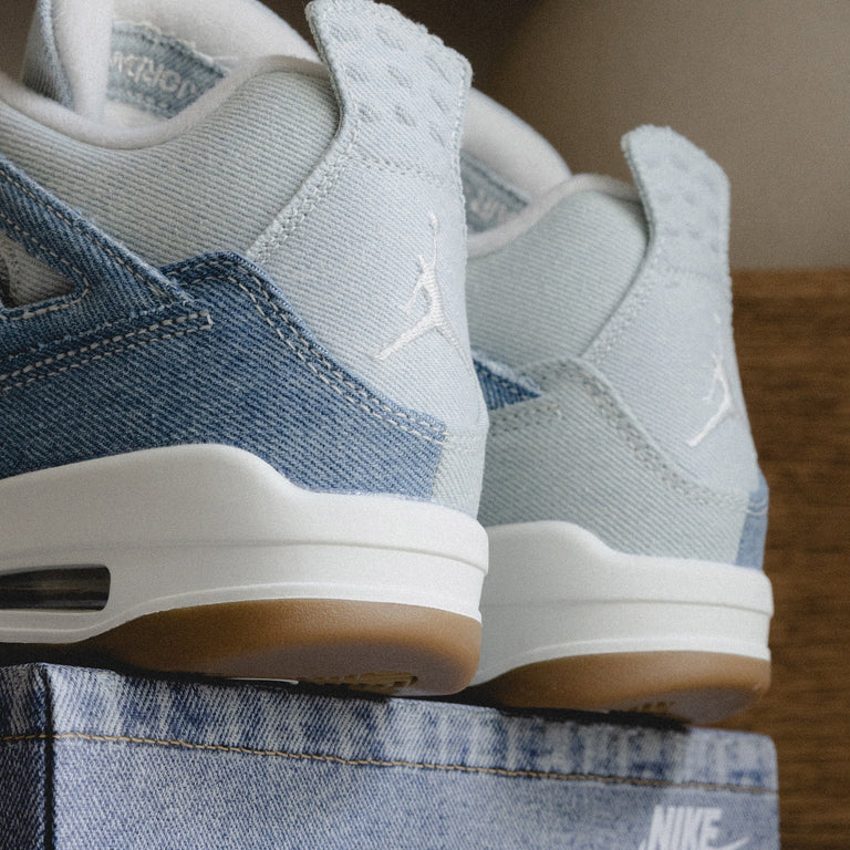 Nike Wmns Air Jordan 4 Retro *Worn Blue* onfeet