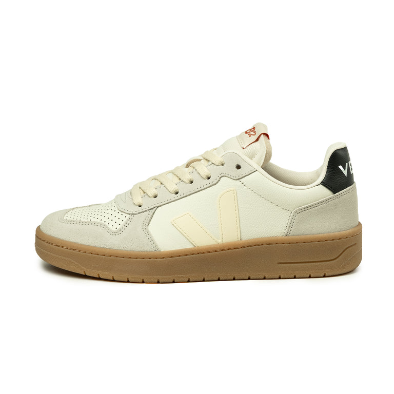 VEJA V-82 Leather