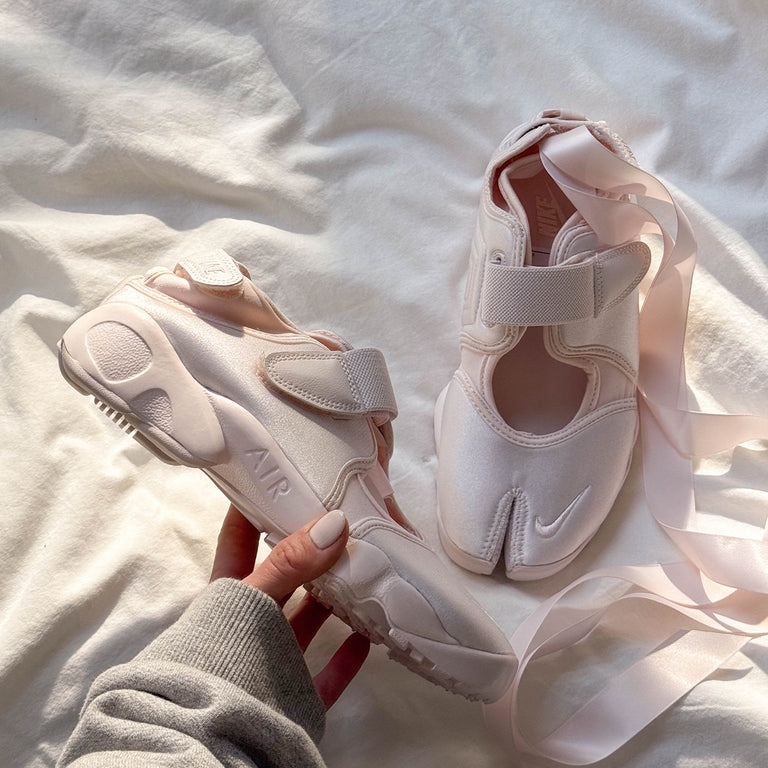 Nike Wmns Air Rift SE onfeet