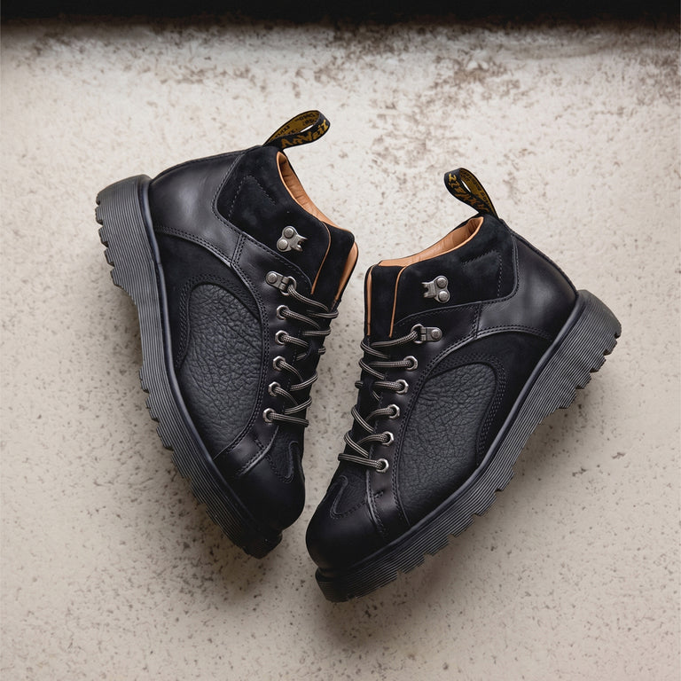 Dr. Martens Wayborne Boot Old Harness onfeet