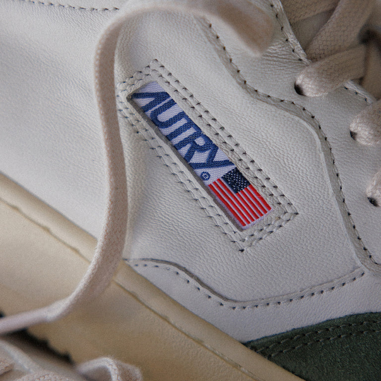 Autry Medalist *Goat / Suede* onfeet