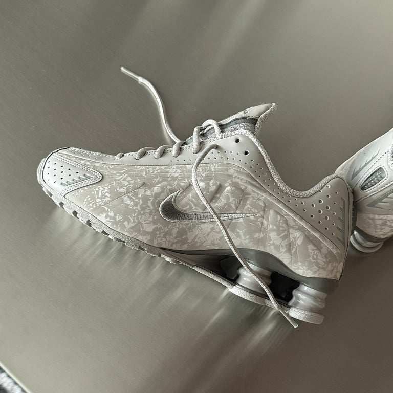 Nike Wmns Shox R4 onfeet