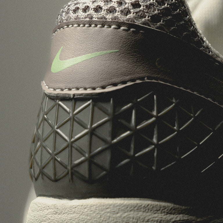 Nike Wmns Zoom Vomero 5 onfeet