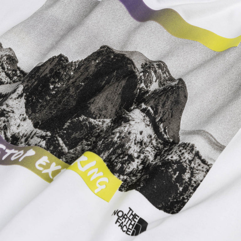 The North Face Essential Graphic Longsleeve Tee