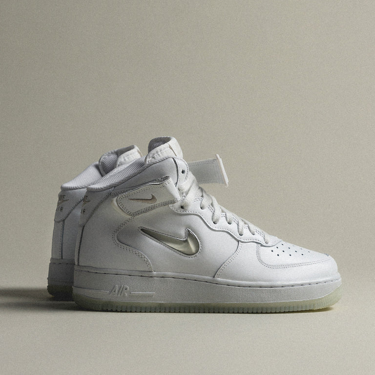 Outfit ideas - How to wear NIKE AIR FORCE 1 MID '07 (WHITE/WHITE