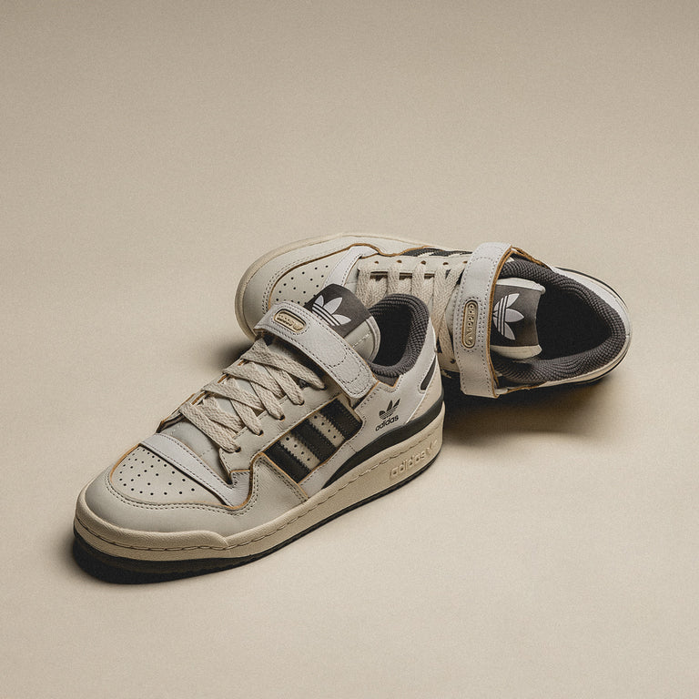Adidas Forum 84 Low W onfeet