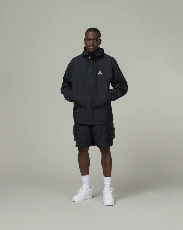 Nike ACG Snowgrass Cargo Shorts – buy now at Asphaltgold Online Store!