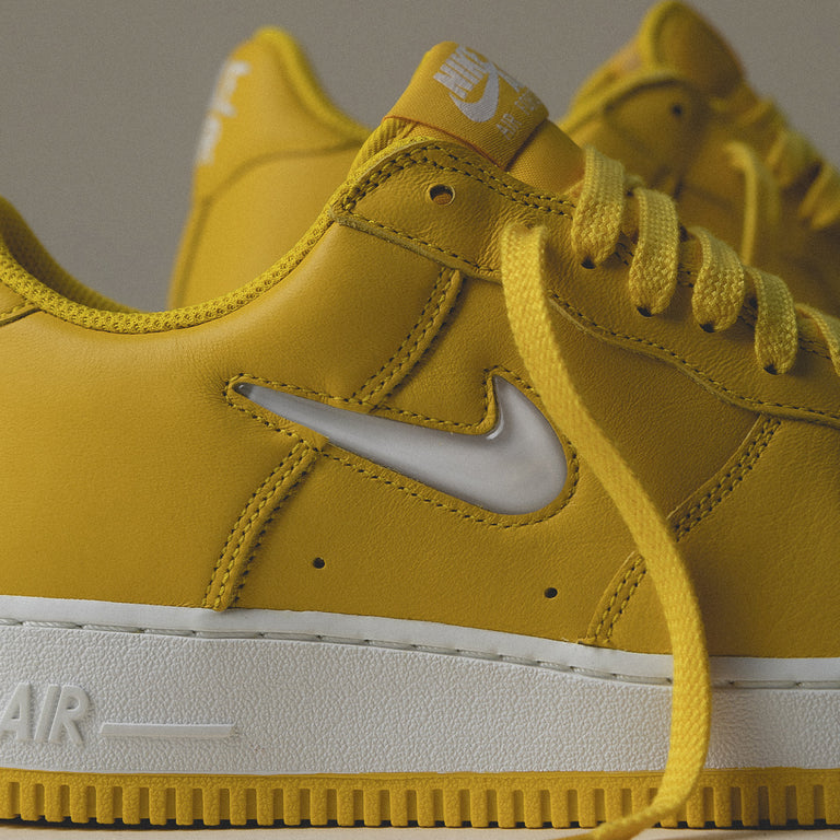 Nike Air Force 1 Low Retro *Color of the Month* *Yellow Jewel* onfeet