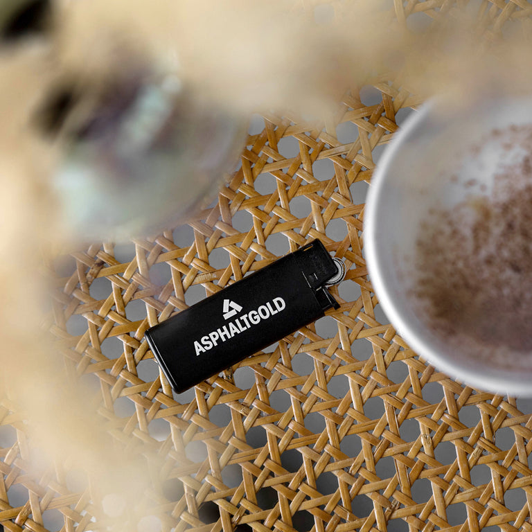 Asphaltgold Stack Logo Lighter onfeet